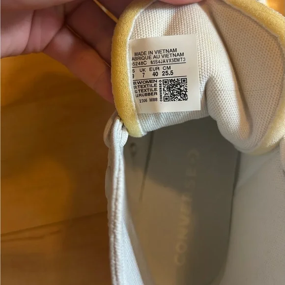 Converse White Canvas Sneakers - Picture 4 of 5